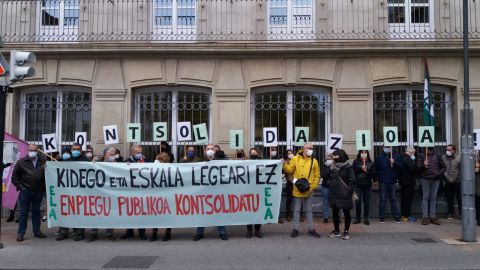 Concentraci&oacute;n contra la Ley de cuerpos y escalas