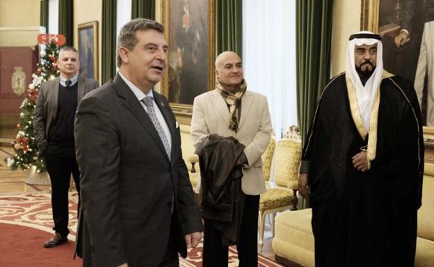 Un empresario gijonés denuncia por estafa a un jeque árabe Un empresario gijonés denuncia por estafa a un jeque árabe