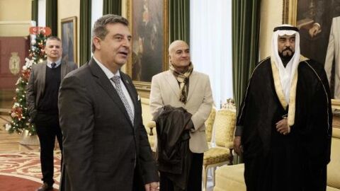 Visita del jeque denunciado al Ayuntamiento de Gij&oacute;n