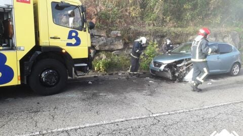 Una mujer con politrauma en un accidente en Tineo