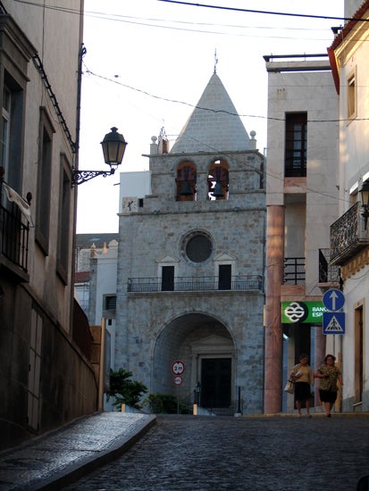 Asociaciones rayanas promueven una declaración de urgencia contra la despoblación en la zona fronteriza hispanolusa Asociaciones rayanas promueven una declaración de urgencia contra la despoblación en la zona fronteriza hispanolusa