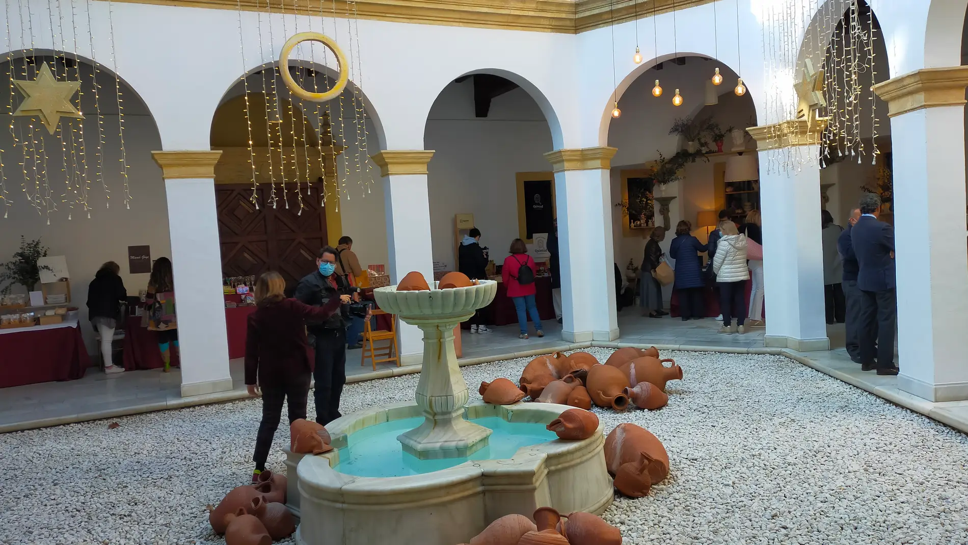 El mercado de Navidad de Nuevo Futuro abre sus puertas en la Fundación Valentín de Madariaga con más de 40 stands El mercado de Navidad de Nuevo Futuro abre sus puertas en la Fundación Valentín de Madariaga con más de 40 stands