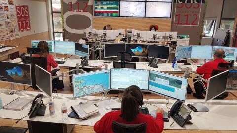 Operadores del Centro de Atenci&oacute;n de Emergencias 1-1-2 de Cantabria