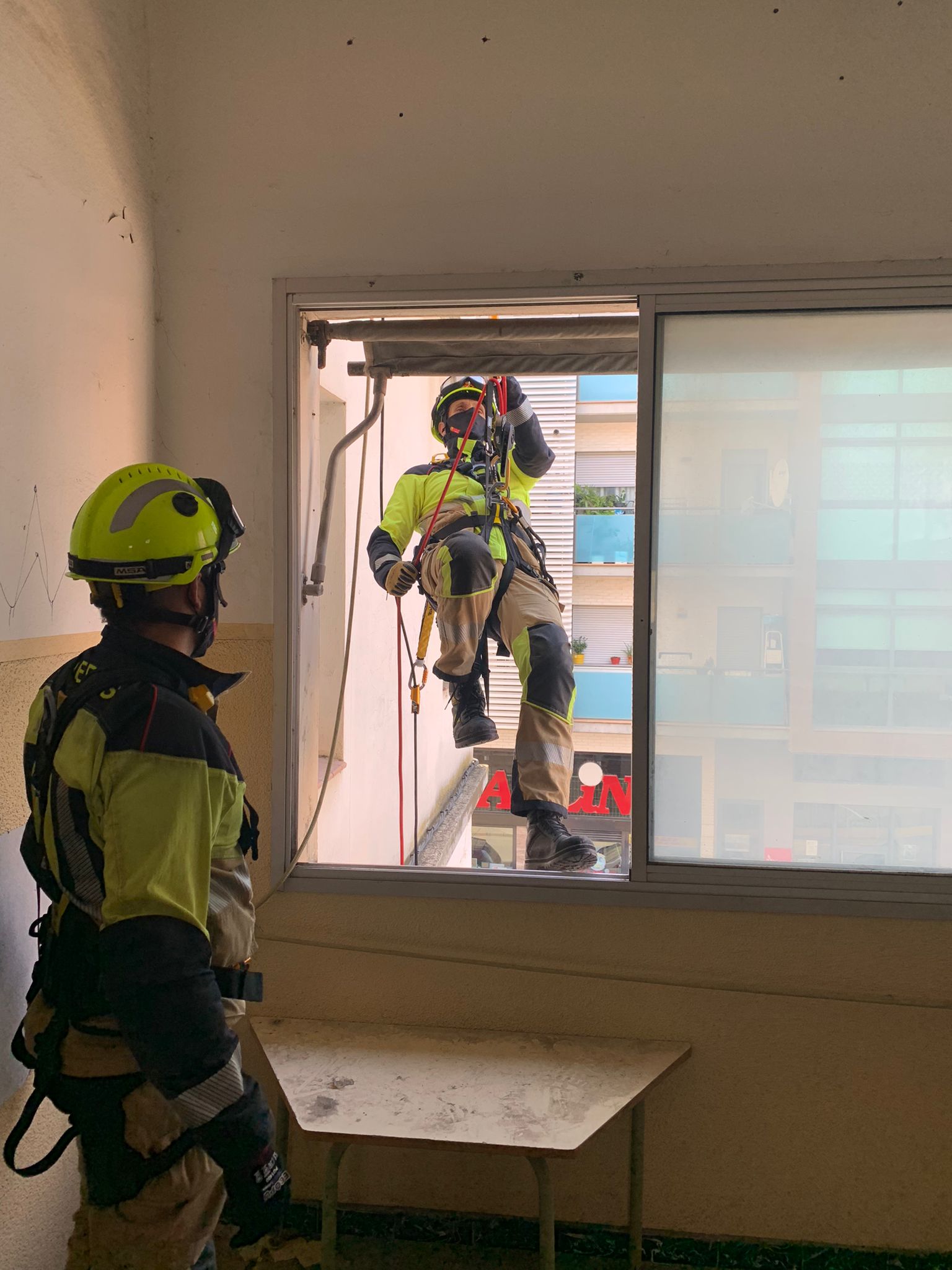 El SPEIS recibe formación para atender incendios, accidentes y rescates en altura El SPEIS recibe formación para atender incendios, accidentes y rescates en altura