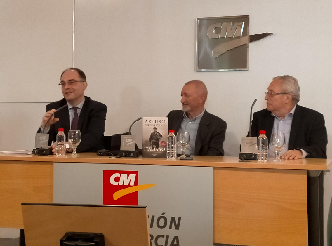 Reverte tacha de disparate el estado del Mar Menor y lo achaca a la "estupidez humana y dejadez de autoridades" Reverte tacha de disparate el estado del Mar Menor y lo achaca a la "estupidez humana y dejadez de autoridades"