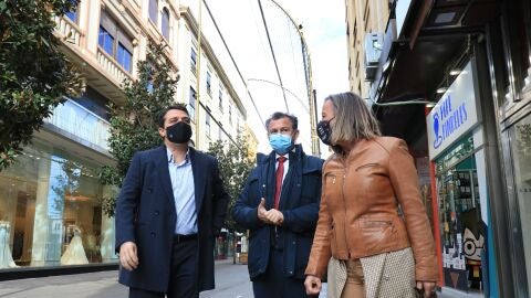 Jos&eacute; Mar&iacute;a Bellido, David Dorado e Isabel Alb&aacute;s
