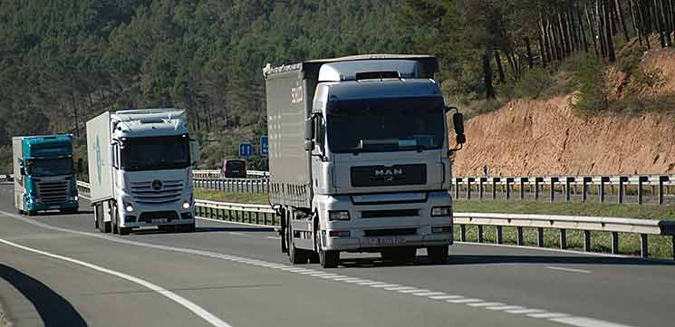 El sector del transporte valenciano recuerda que llevan años con dificultades sin que se adopten soluciones estructurales El sector del transporte valenciano recuerda que llevan años con dificultades sin que se adopten soluciones estructurales