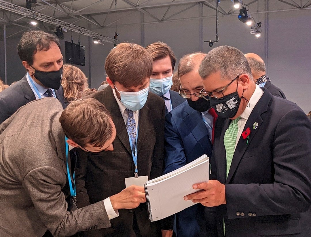 La cumbre del clima aprueba un acuerdo clave para limitar el calentamiento La cumbre del clima aprueba un acuerdo clave para limitar el calentamiento