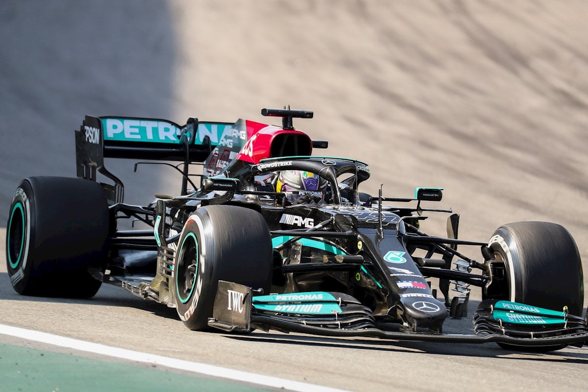 Hamilton remonta hasta la victoria y recorta a Verstappen en Sao Paulo Hamilton remonta hasta la victoria y recorta a Verstappen en Sao Paulo