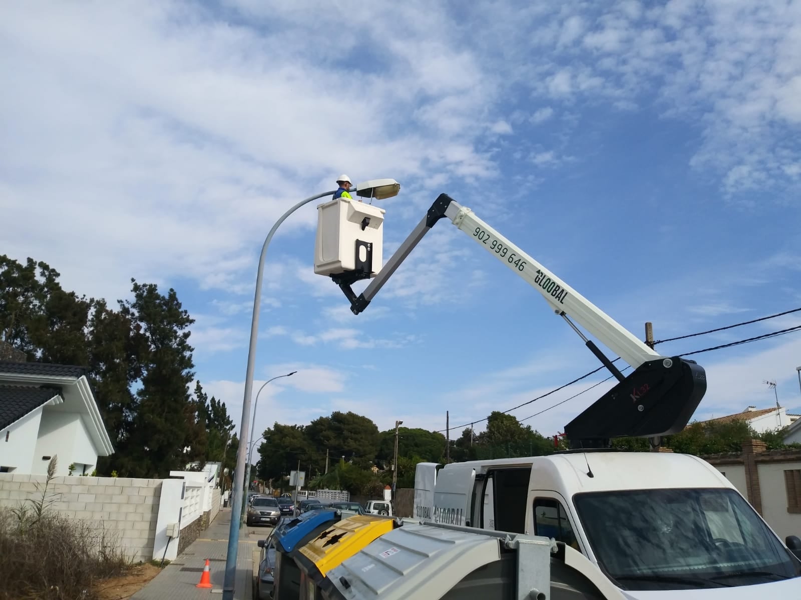 Comienza la sustitución de las luminarias en la vía pública por lámparas LED Comienza la sustitución de las luminarias en la vía pública por lámparas LED