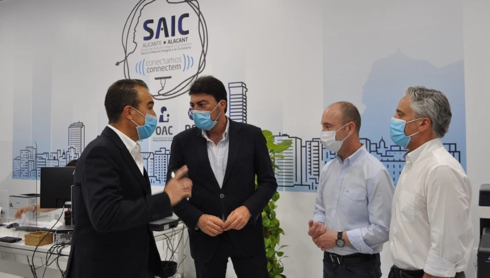 Antonio Peral, Luis Barcala y los técnicos en la oficina SAIC de Séneca 