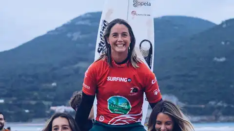 Leticia Canales Leticia Canales, surfing. Ganadora de la Invernal de Laredo
