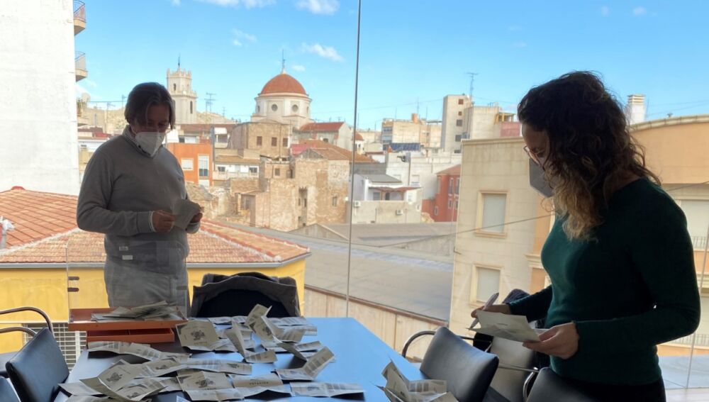 Recuento de los votos en los primeros Presupuestos Participativos de Crevillent. 