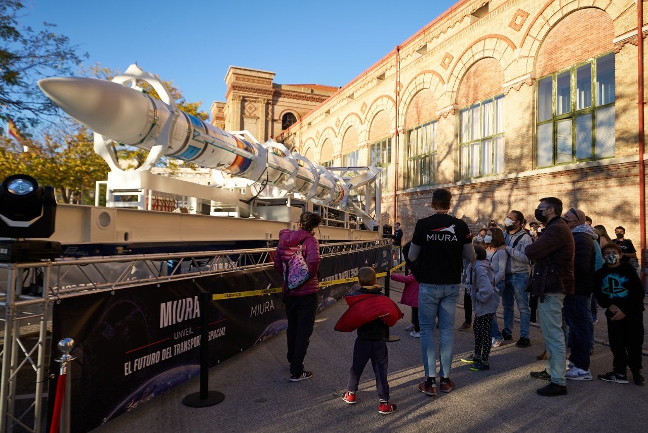 El primer cohete espacial de la empresa PLD Space de Elche atrae a más de 10.000 personas en su exposición en Madrid El primer cohete espacial de la empresa PLD Space de Elche atrae a más de 10.000 personas en su exposición en Madrid