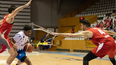 Kadre Gray Sexta victoria seguida en Girona