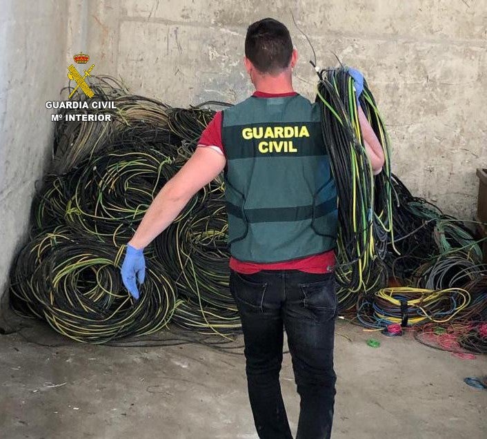 La Guardia Civil detiene a tres personas e investiga a otra por robar cobre en Moncofa La Guardia Civil detiene a tres personas e investiga a otra por robar cobre en Moncofa