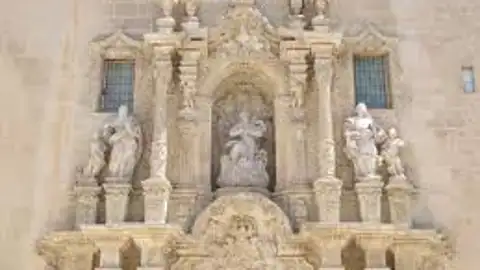 Fachada de la Basílica de Santa María de Alicante Fachada de la Basílica de Santa María de Alicante
