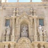 Fachada de la Basílica de Santa María de Alicante 