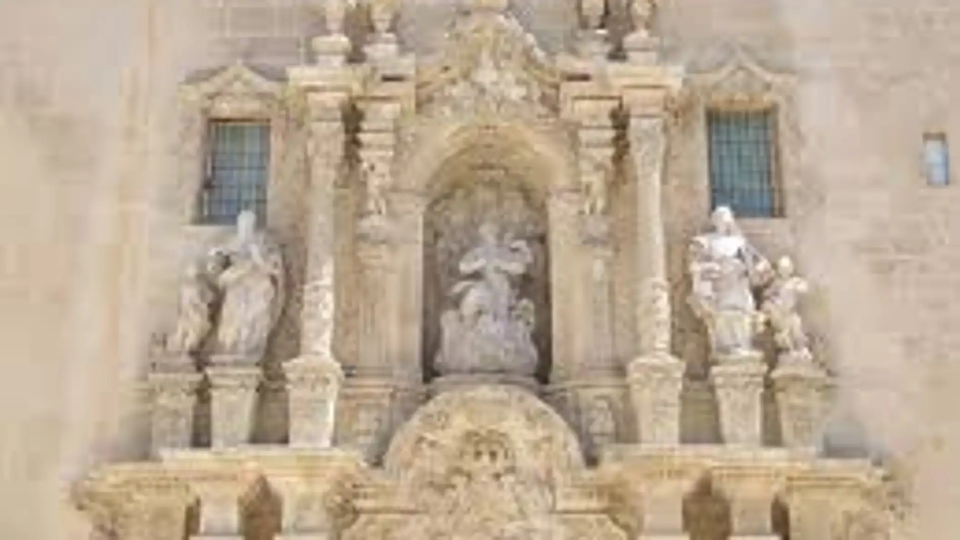 Fachada de la Basílica de Santa María de Alicante 
