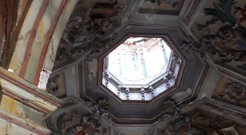 Comienza la restauraci&oacute;n de la linterna, la c&uacute;pula y de 4 pelda&ntilde;os de la escalera monumental de las Escolapias en Alcal&aacute; de Henares