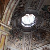 Comienza la restauración de la linterna, la cúpula y de 4 peldaños de la escalera monumental de las Escolapias en Alcalá de Henares