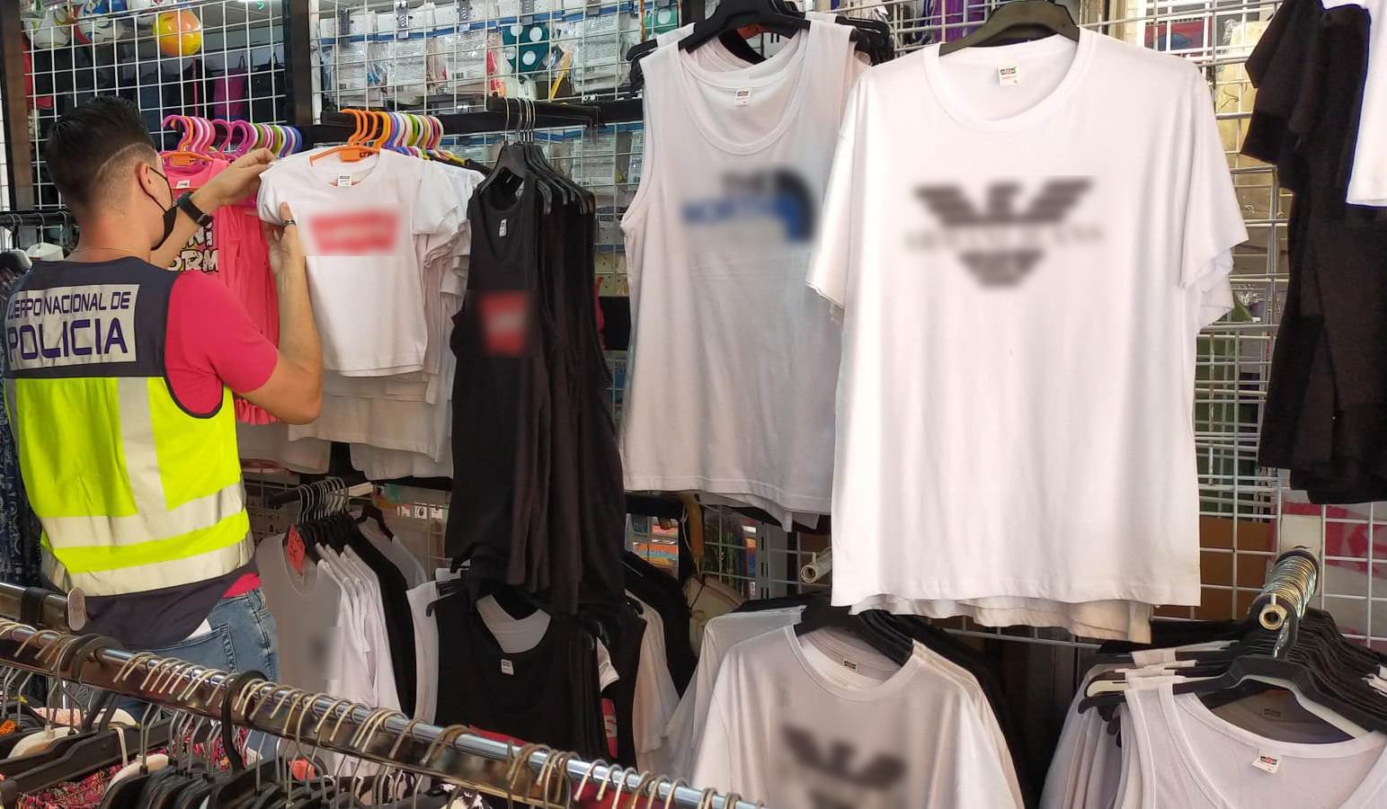 La Policía Nacional detiene a cinco personas en Benidorm por falsificar más de 2.000 productos La Policía Nacional detiene a cinco personas en Benidorm por falsificar más de 2.000 productos