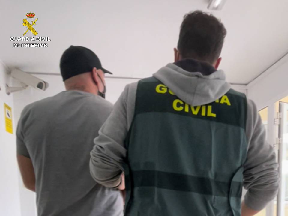 Detienen al sospechoso de herir a otro hombre durante una pelea en un bar de El Albir Detienen al sospechoso de herir a otro hombre durante una pelea en un bar de El Albir