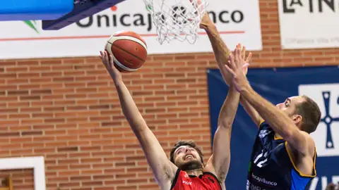 Oliver Arteaga, del Unicaja banco Oviedo Oliver Arteaga, del Unicaja banco Oviedo