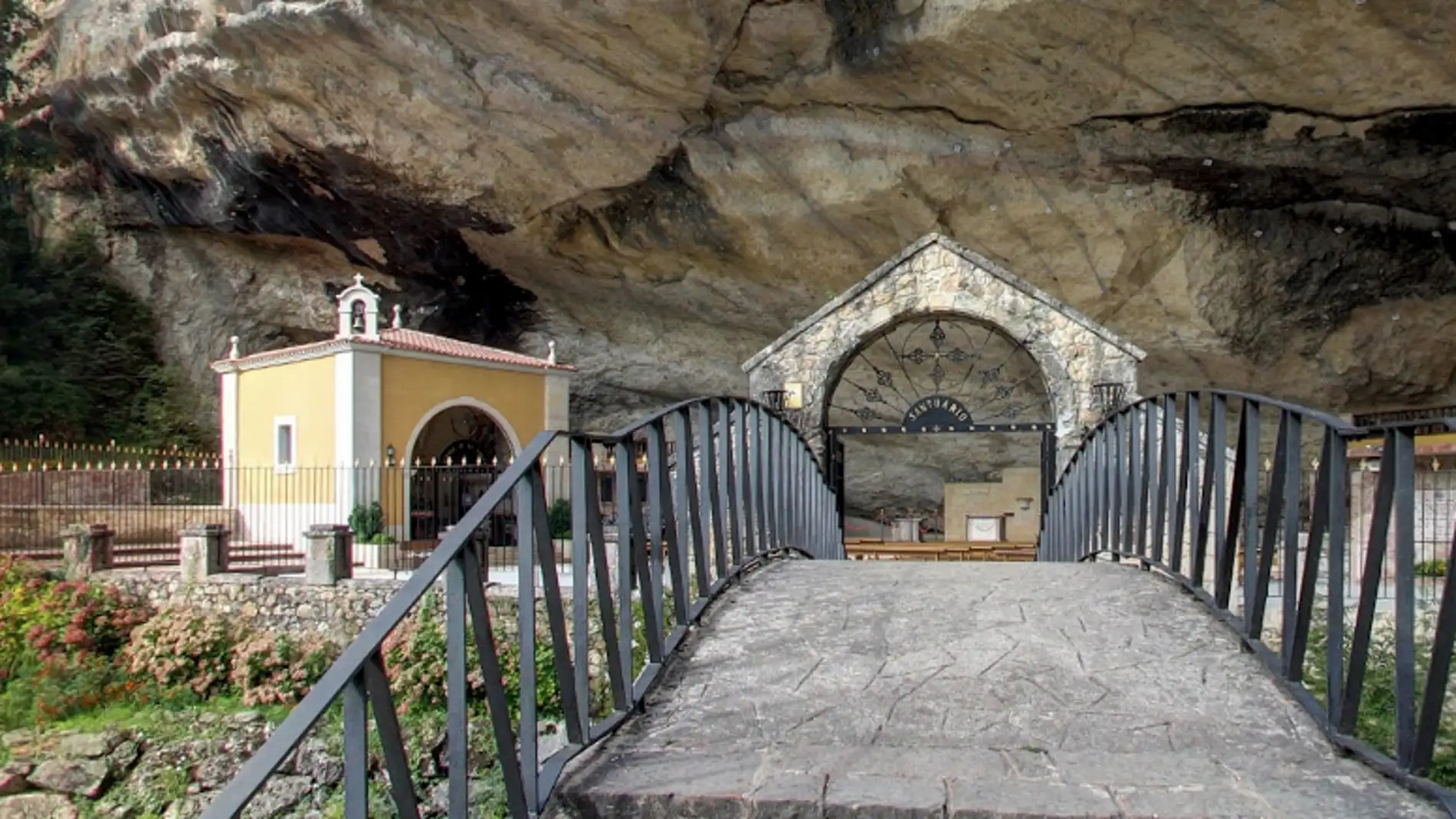 El Santuario de La Cueva en Infiesto 