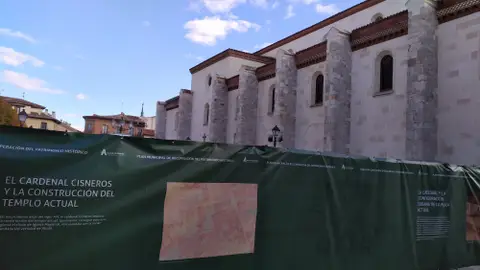 Durante 2 meses, unas catas en la Plaza de los Santos Niños permitirán estudiar unos volúmenes no catalogados Durante 2 meses, unas catas en la Plaza de los Santos Niños permitirán estudiar unos volúmenes no catalogados