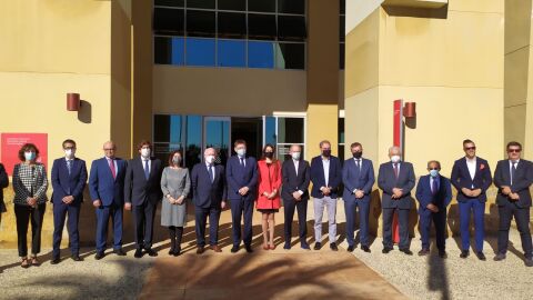 Foto de familia en la constitución de El Centro de Investigación sobe el Envejecimiento 