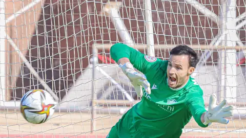 Manu Herrera detuvo un penalti ante el Puertollano. Manu Herrera detuvo un penalti ante el Puertollano.