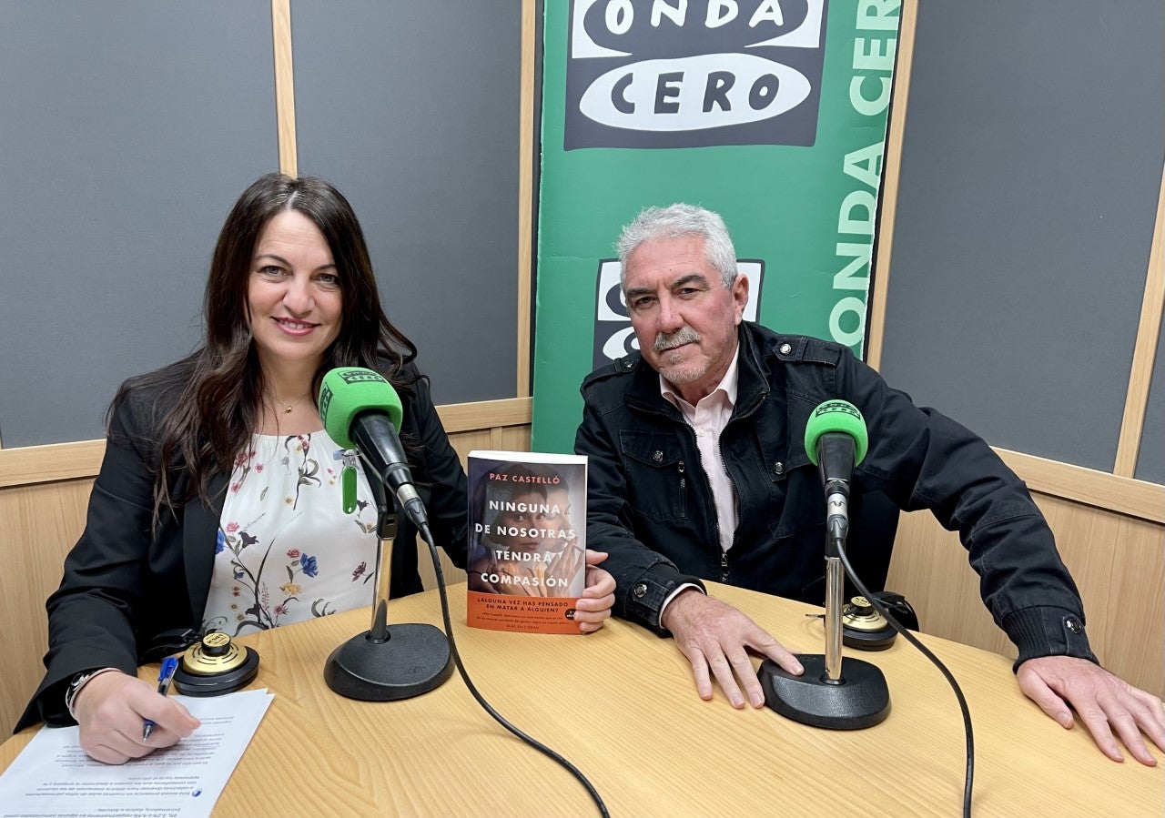 Manuel Avilés recomienda en Más de uno Alicante: 'Ninguna de nosotras tendrá compasión' el nuevo libro de Paz Castelló Manuel Avilés recomienda en Más de uno Alicante: 'Ninguna de nosotras tendrá compasión' el nuevo libro de Paz Castelló