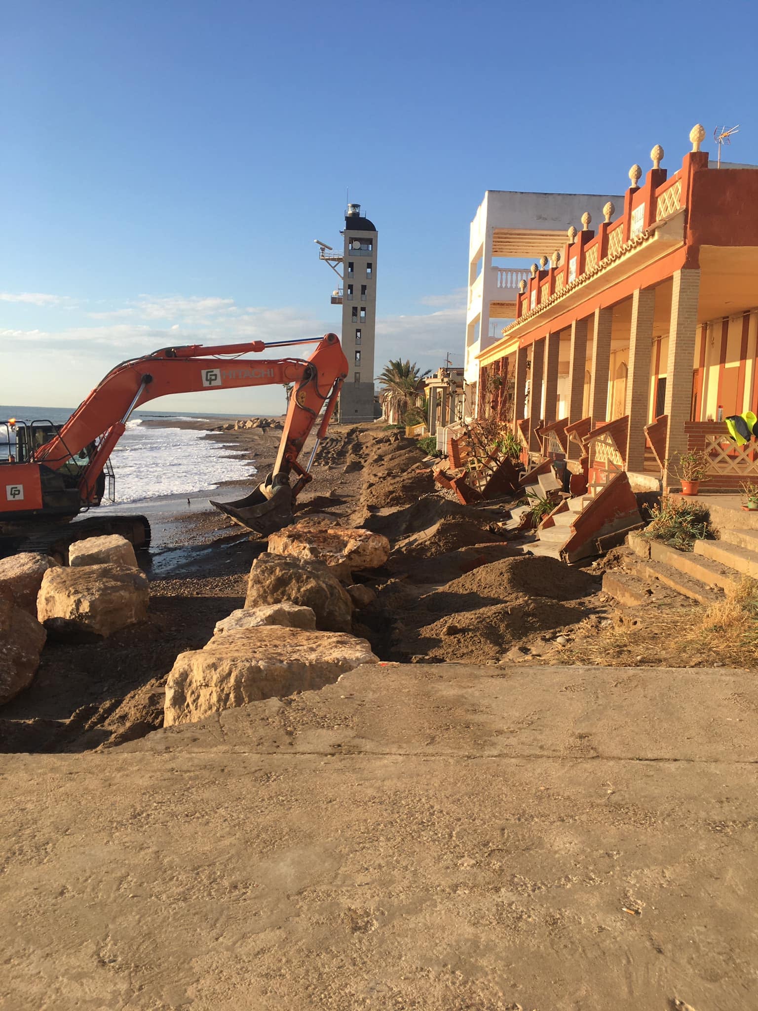 Nules protege su playa sin la aprobación de Costas Nules protege su playa sin la aprobación de Costas