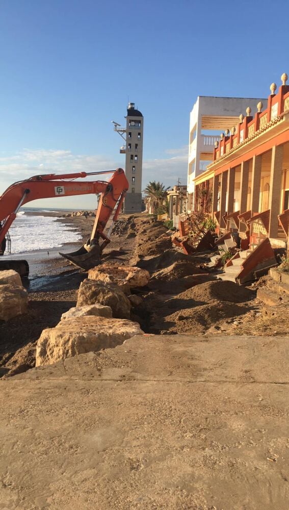 Nules protege su playa sin la aprobación de Costas