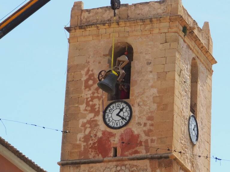 Se exponen las campanas de Nuestra Señora de la Asunción antes de su reposición en el campanario Se exponen las campanas de Nuestra Señora de la Asunción antes de su reposición en el campanario