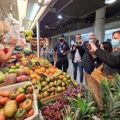 Agentes turísticos visitan el Mercado Central de Alicante en una imagen de archivo