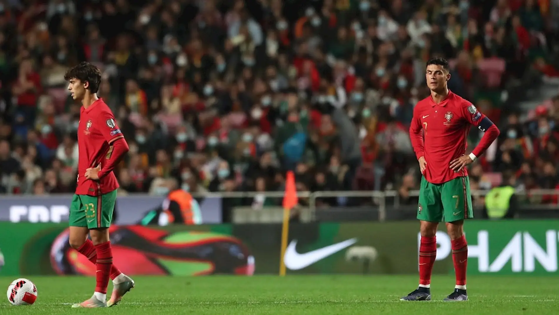Cristiano Ronaldo y Joao Félix se lamentan tras el empate que manda a Portugal a la repesca