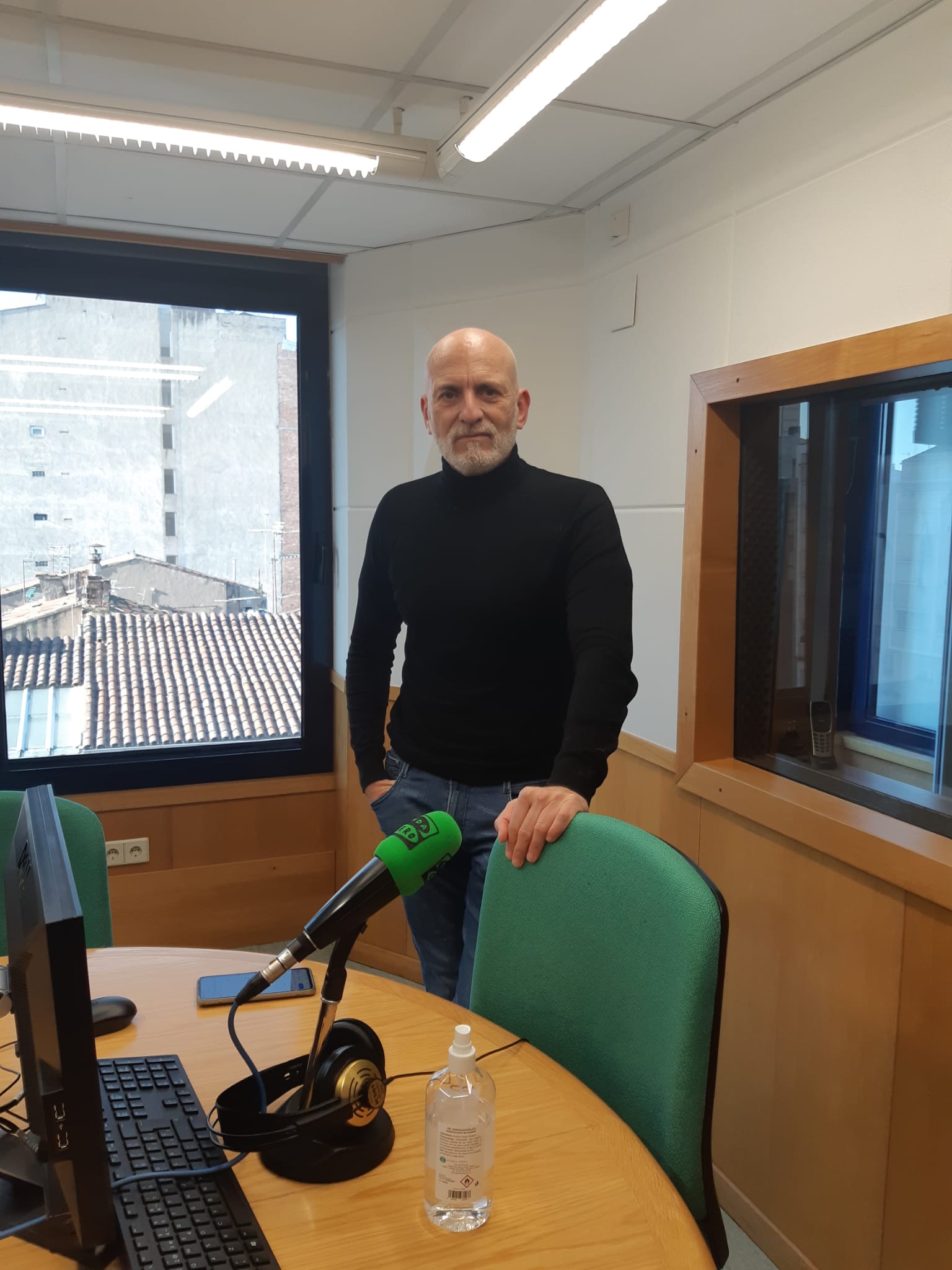 Alejandro Palomas torna a emocionar amb “Un país amb el teu nom” Alejandro Palomas torna a emocionar amb “Un país amb el teu nom”