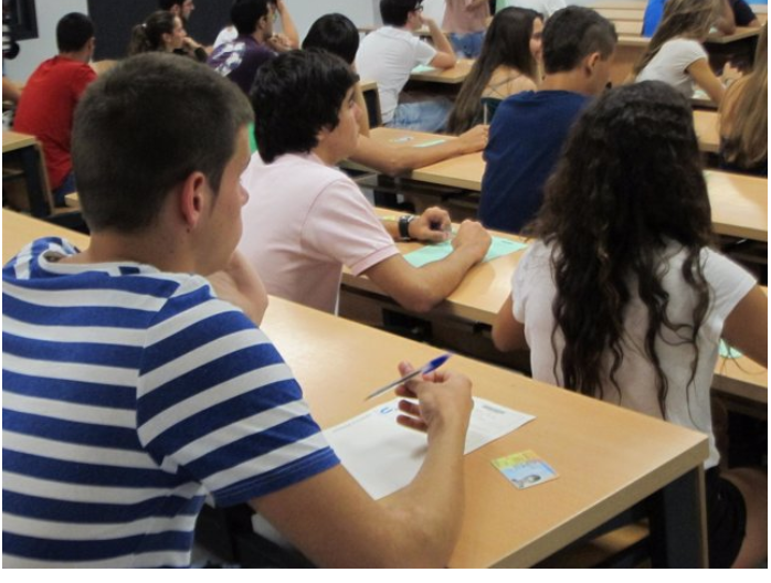 ANPE considera un error permitir titular con materias suspensas y eliminar las pruebas de recuperación en Secundaria ANPE considera un error permitir titular con materias suspensas y eliminar las pruebas de recuperación en Secundaria