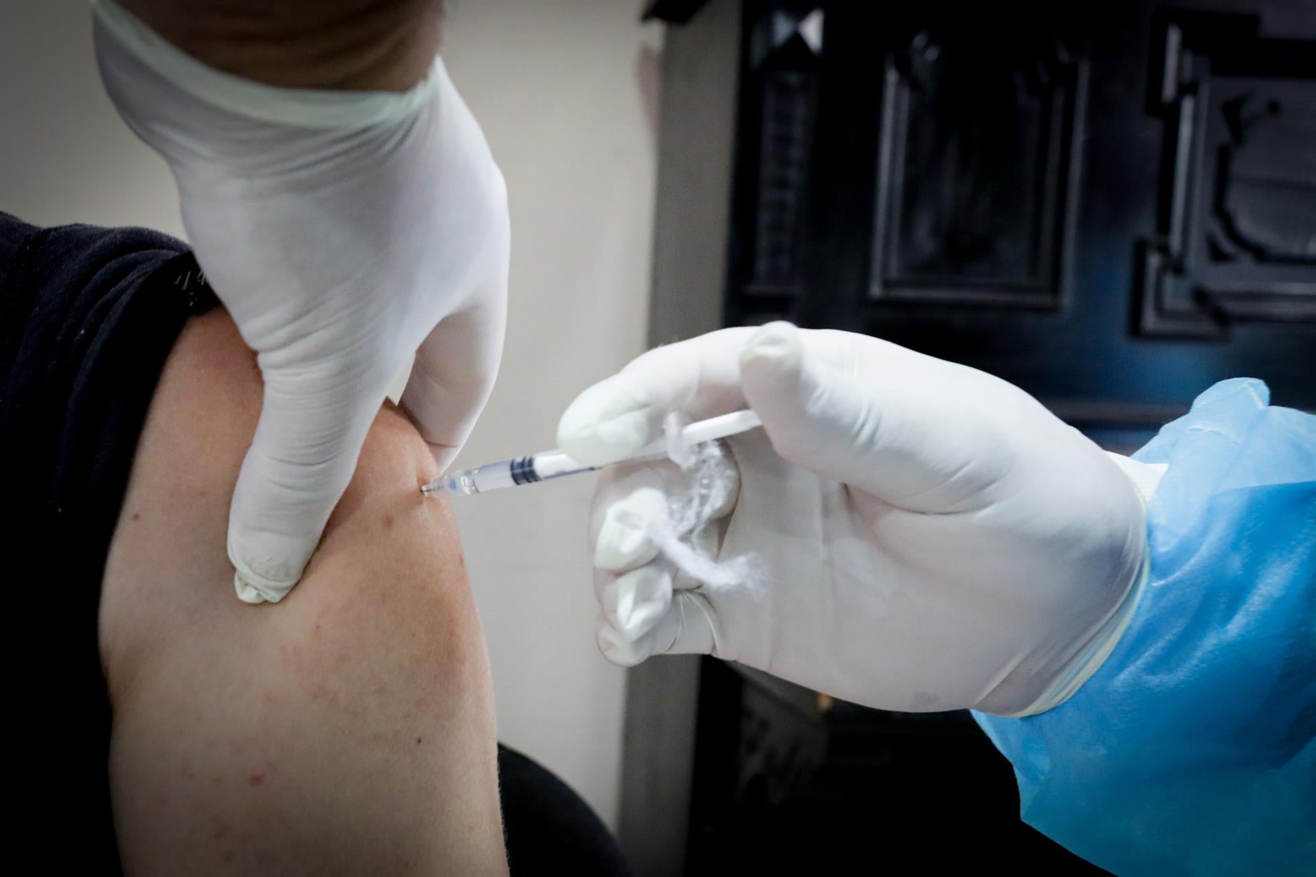 Sanidad contrata enfermeras para vacunar y rastrear Sanidad contrata enfermeras para vacunar y rastrear