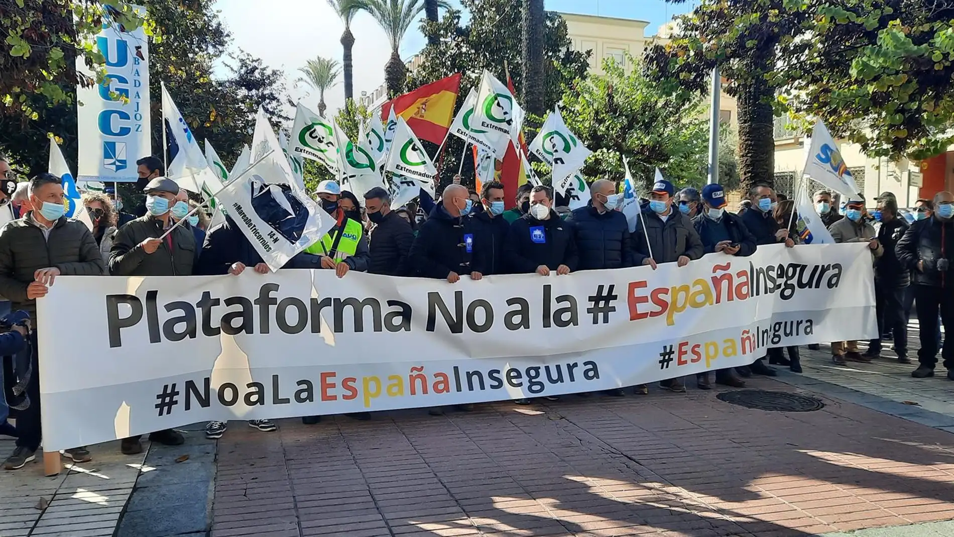Unos 150 policías y guardias civiles se concentran en Badajoz contra la reforma de la Ley de Seguridad Ciudadana