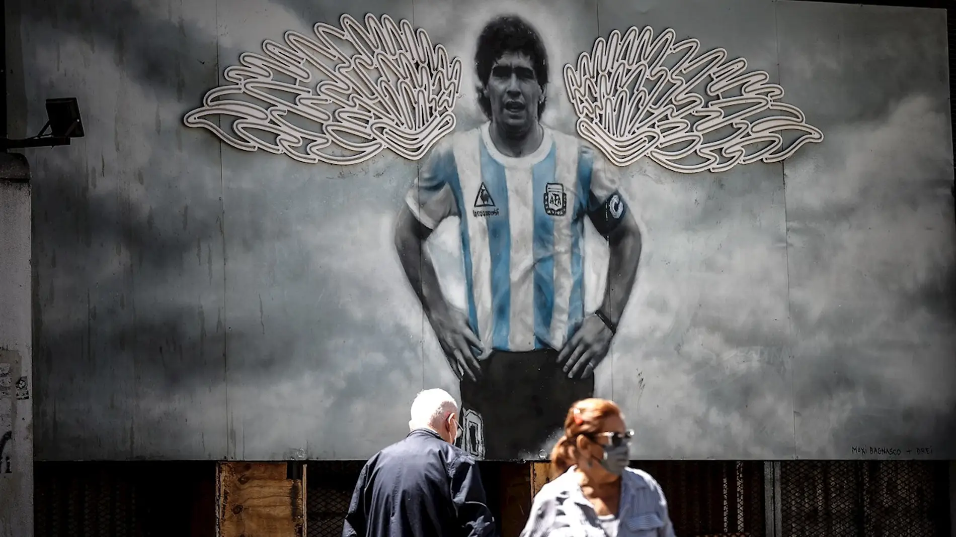 Así se contó la muerte de Maradona: del aplauso de Argentina a los incidentes en la Casa Rosada