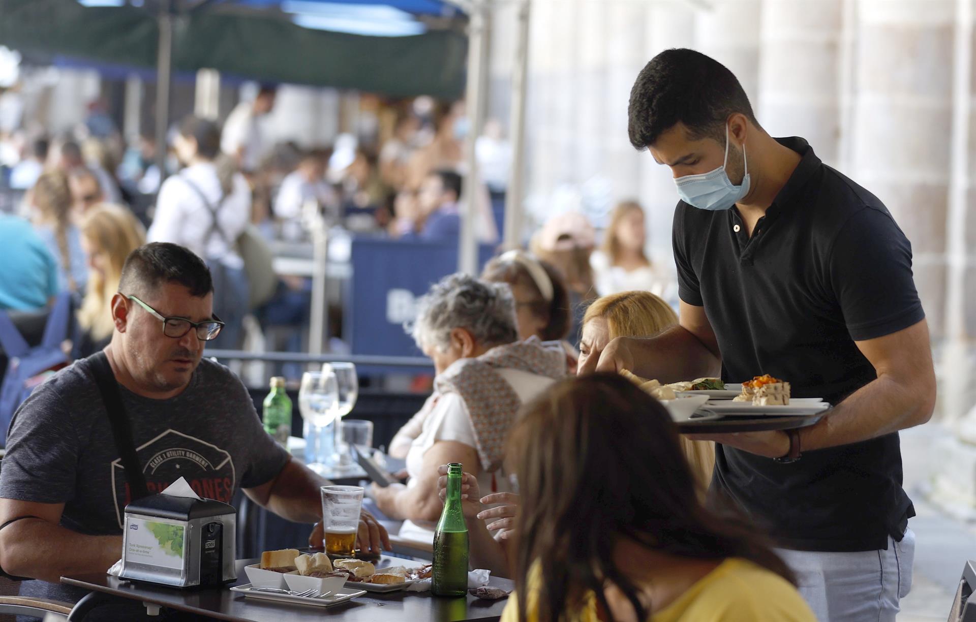 La falta de reconocimiento del sector de los camareros y jefes de sala frente a los grandes chefs La falta de reconocimiento del sector de los camareros y jefes de sala frente a los grandes chefs