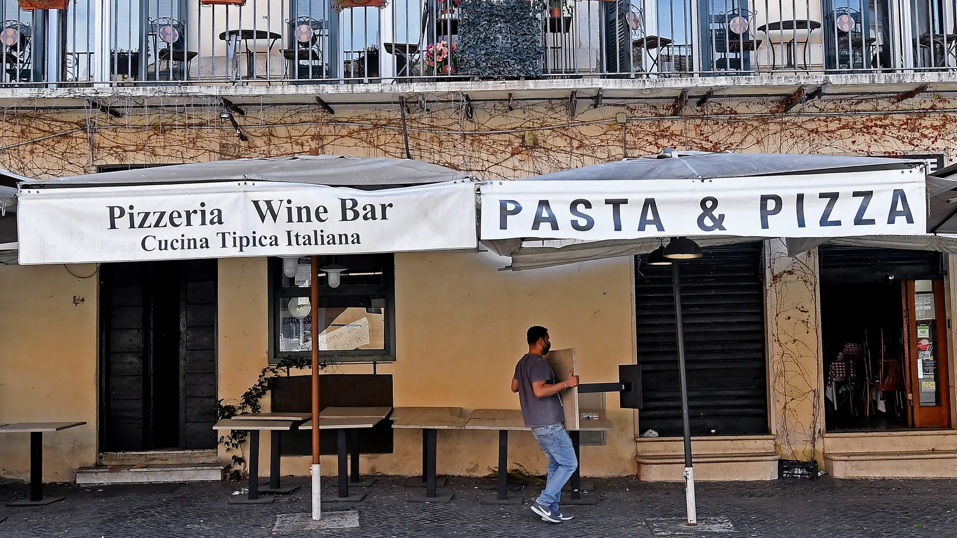 Imagen de archivo de un restaurante cerrado en Roma.