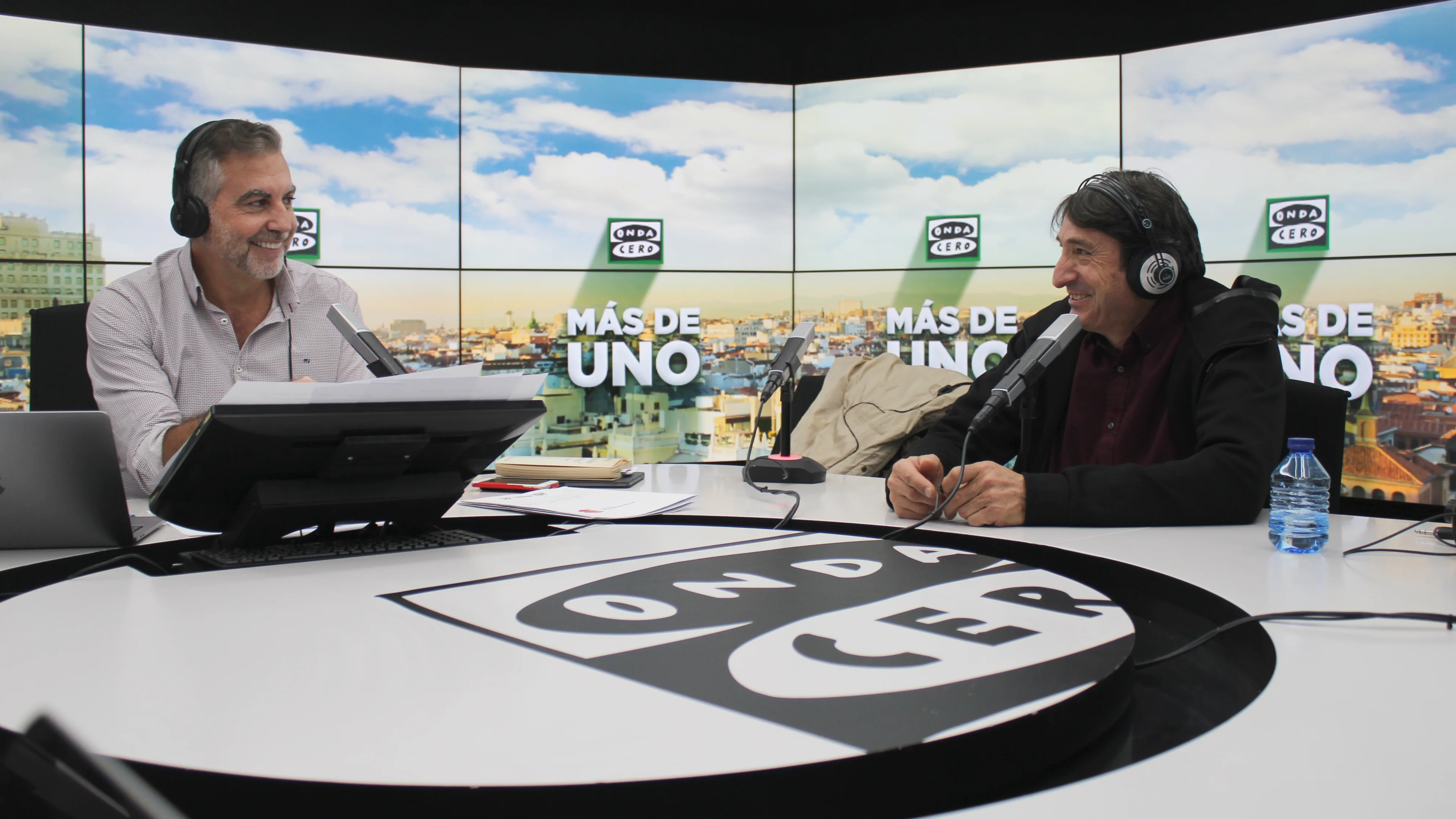 Carlos Alsina entrevista a Carmelo Gómez en 'Más de uno' Carlos Alsina entrevista a Carmelo Gómez en 'Más de uno'