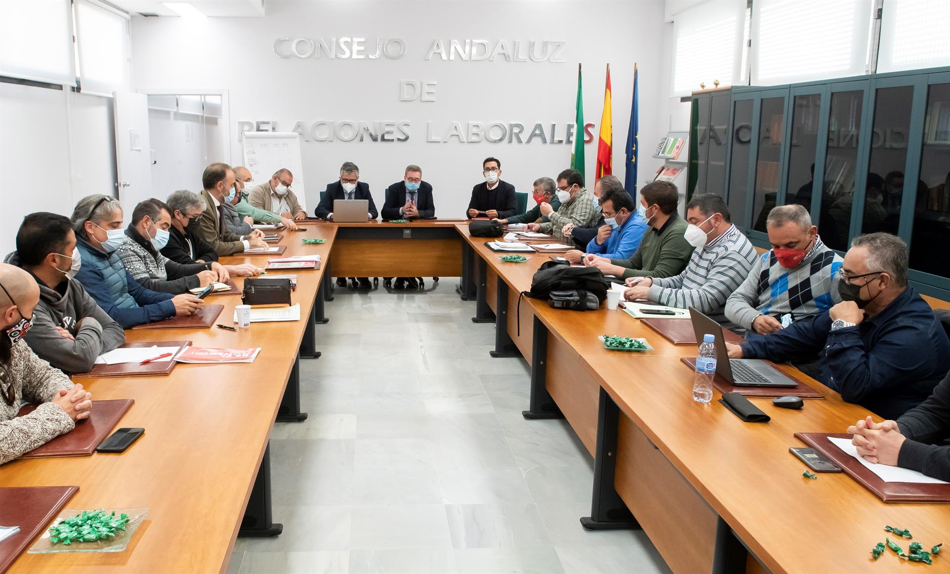 Así es el acuerdo entre patronal y sindicatos que puede frenar la huelga del metal en Cádiz Así es el acuerdo entre patronal y sindicatos que puede frenar la huelga del metal en Cádiz