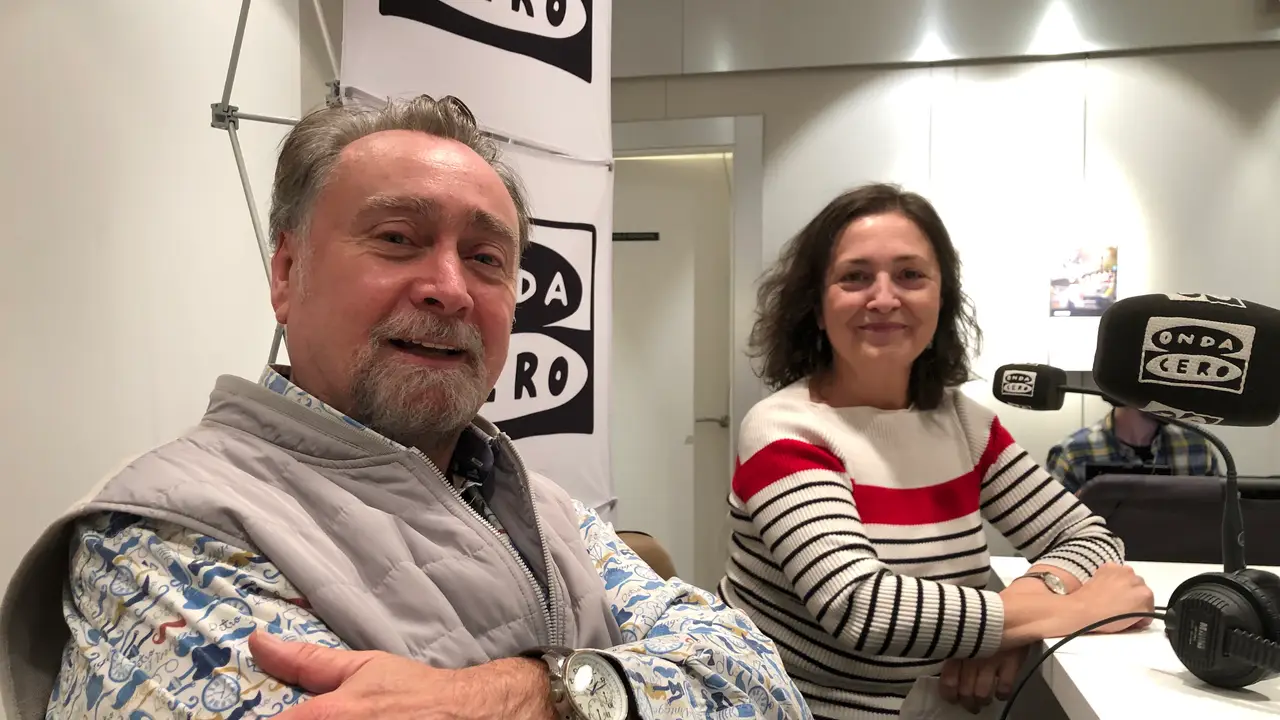 Javier Espada y Cristina Yáñez en el Ámbito Cultural de El Corte Inglés Javier Espada y Cristina Yáñez en el Ámbito Cultural de El Corte Inglés