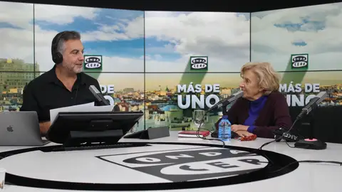 Manuela Carmena con Carlos Alsina en 'Más de uno' Manuela Carmena con Carlos Alsina en 'Más de uno'