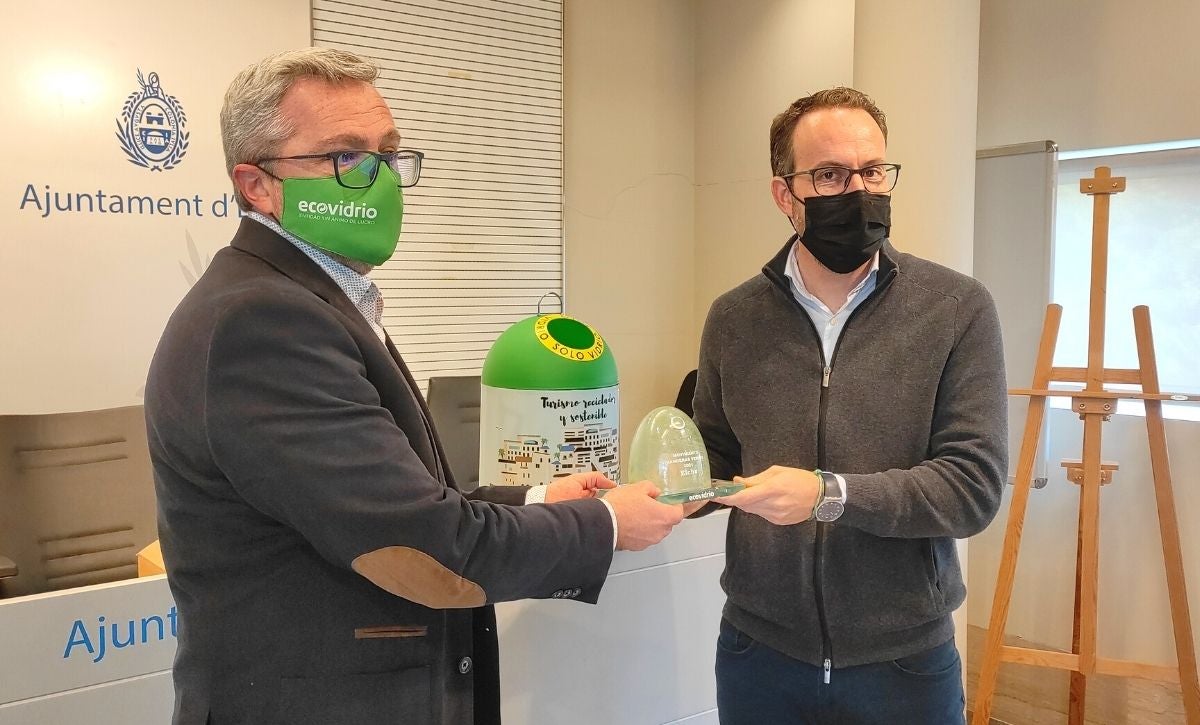 Elche incrementa en 2020 en un 15% el reciclaje de vidrio pese al cierre de la hostelería provocado por la pandemia Elche incrementa en 2020 en un 15% el reciclaje de vidrio pese al cierre de la hostelería provocado por la pandemia